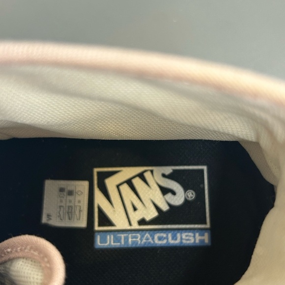 💗”Vans” Dusty Rose High Tops w/ Platform Sole Size 11.5 Women’s 10 Men’s - Picture 7 of 13